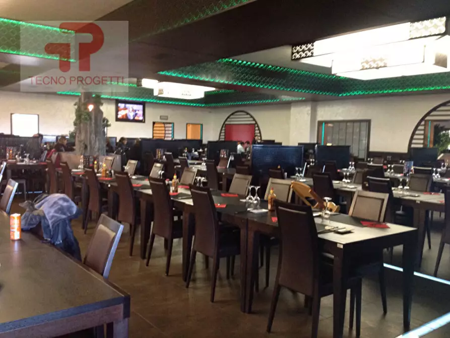 Immagine 11 di Negozio in vendita  in Fronte s.s. Adriatica a Due Carrare