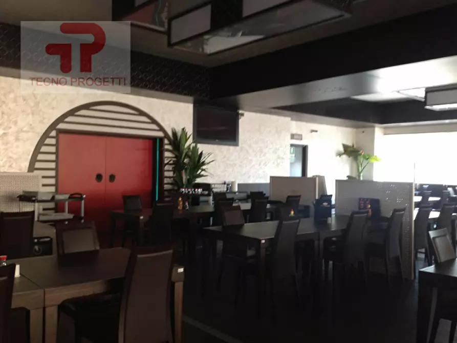 Immagine 12 di Negozio in vendita  in Fronte s.s. Adriatica a Due Carrare