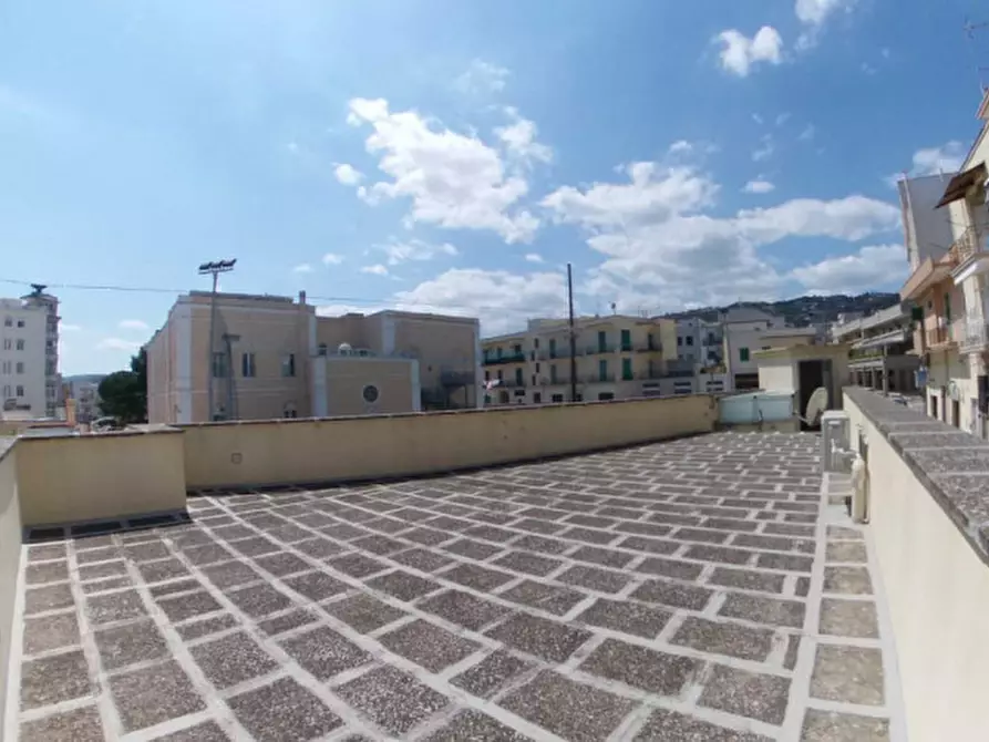 Immagine 21 di Negozio in vendita  a Fasano