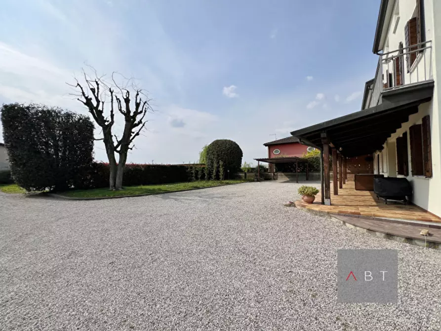 Immagine 1 di Casa bifamiliare in vendita  a Santa Giustina In Colle