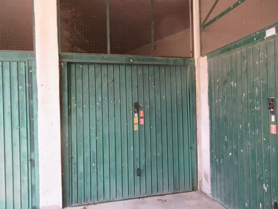 Immagine 1 di Garage in vendita  in Via dei Quadri, N. snc a Bracciano