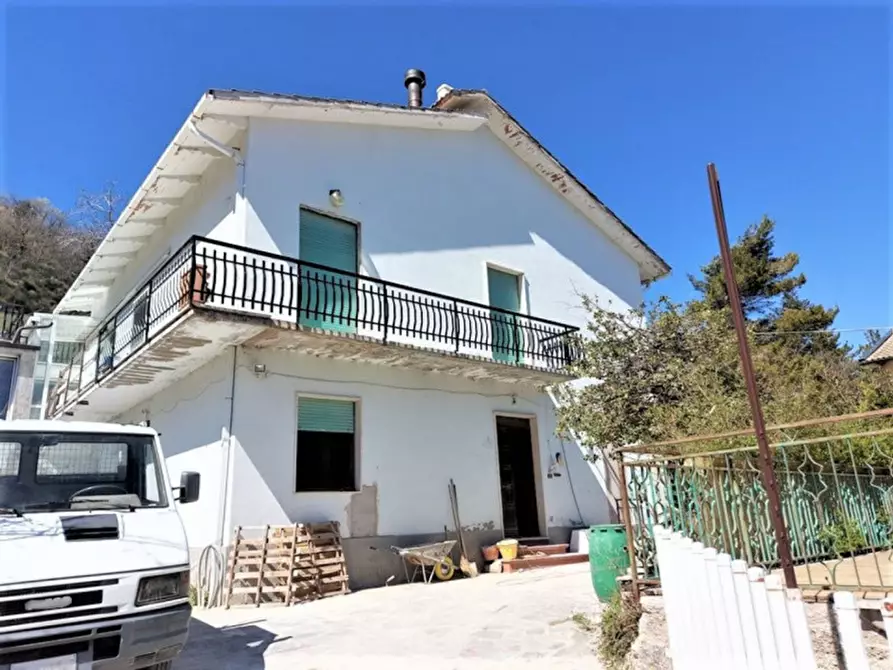 Immagine 1 di Casa indipendente in vendita  in Fraz. Monastero, N. snc a Cessapalombo