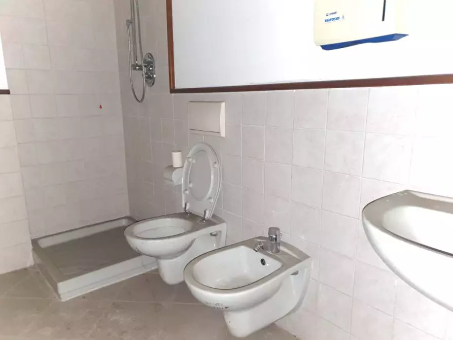 Immagine 7 di Ufficio in vendita  in VIA CARBONARI a Cesena