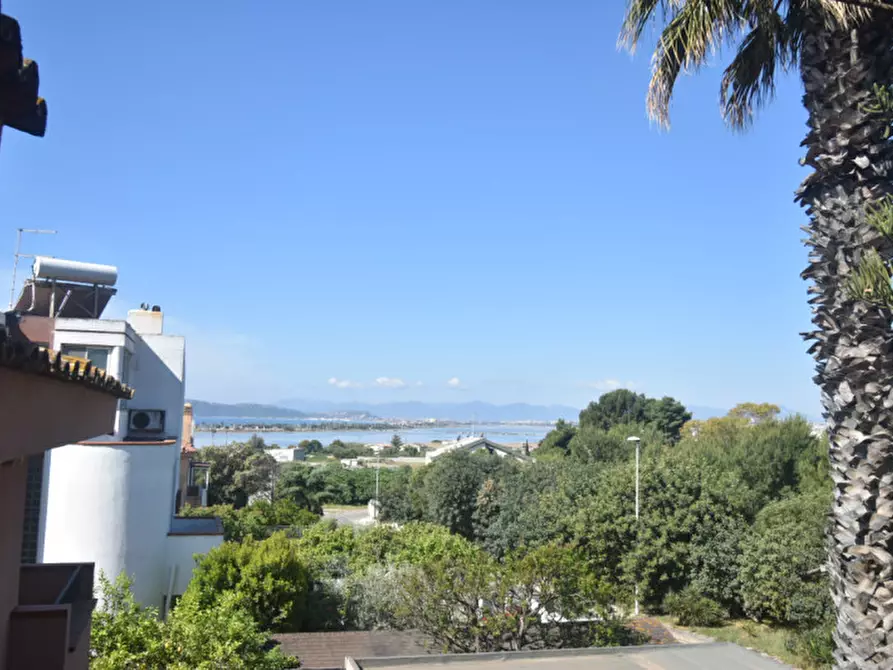 Immagine 14 di Villa in vendita  a Quartu Sant'elena