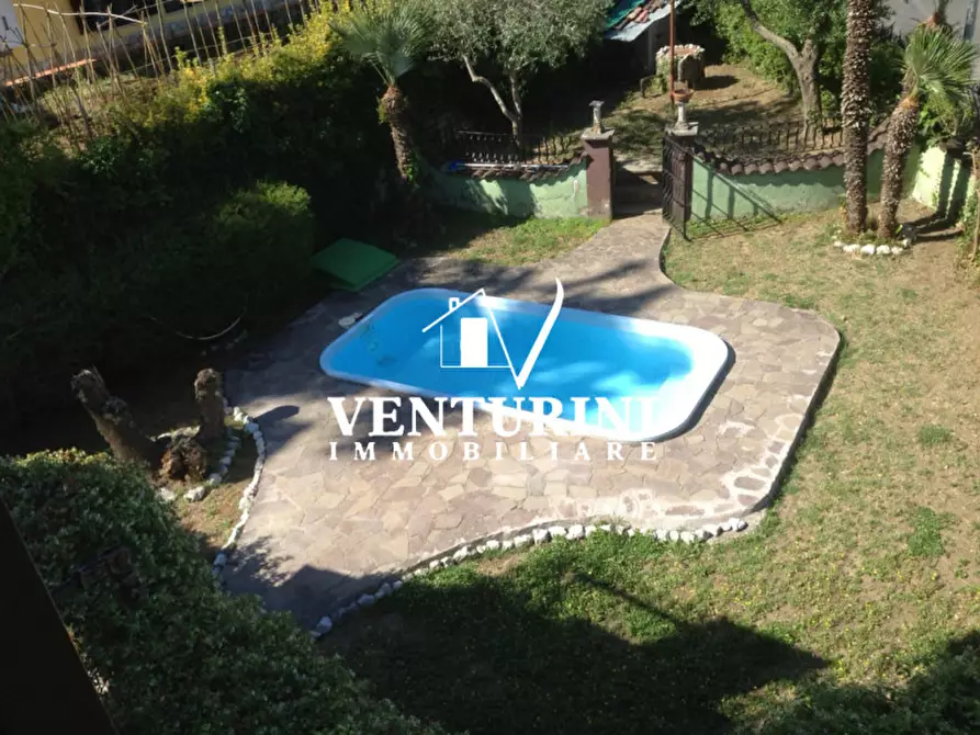 Immagine 1 di Villa in vendita  in Via Capralba a Roma