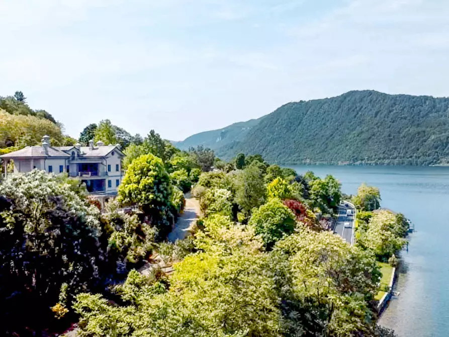 Immagine 4 di Villa in vendita  in via crabbia 1 a Pettenasco