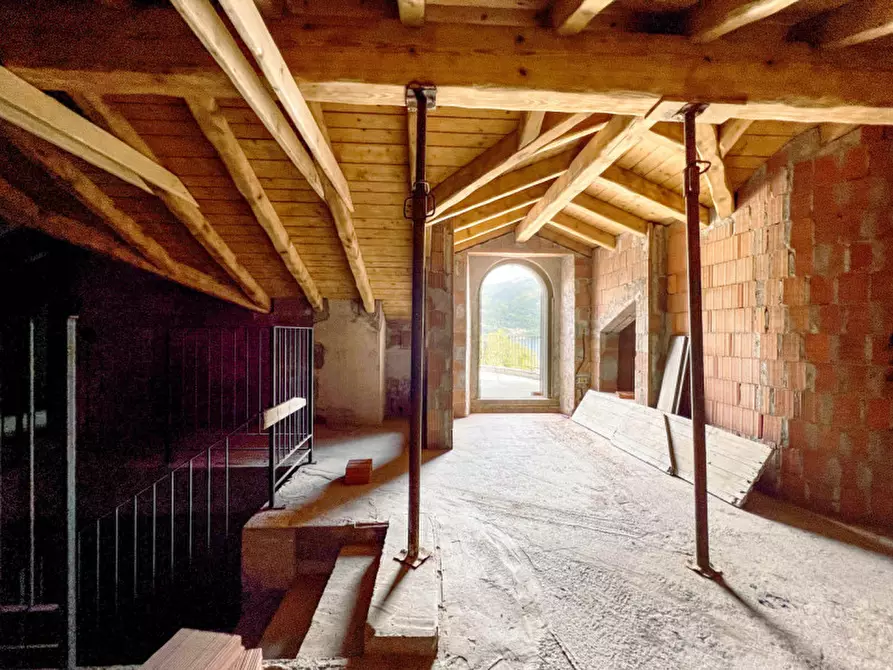 Immagine 15 di Villa in vendita  in via crabbia 1 a Pettenasco