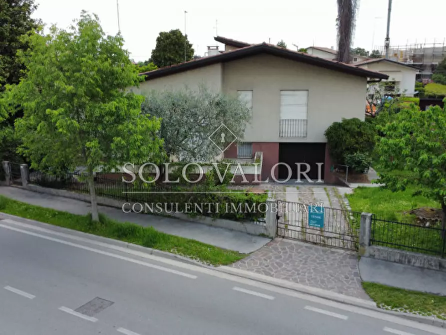 Immagine 3 di Villa in vendita  in Via Damini a Castelfranco Veneto