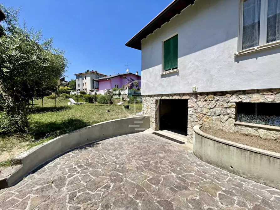 Immagine 3 di Villa in vendita  in Viale Dante Alighieri a Desenzano Del Garda