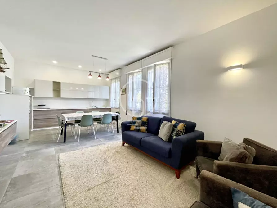 Immagine 6 di Villa in vendita  in Viale Dante Alighieri a Desenzano Del Garda