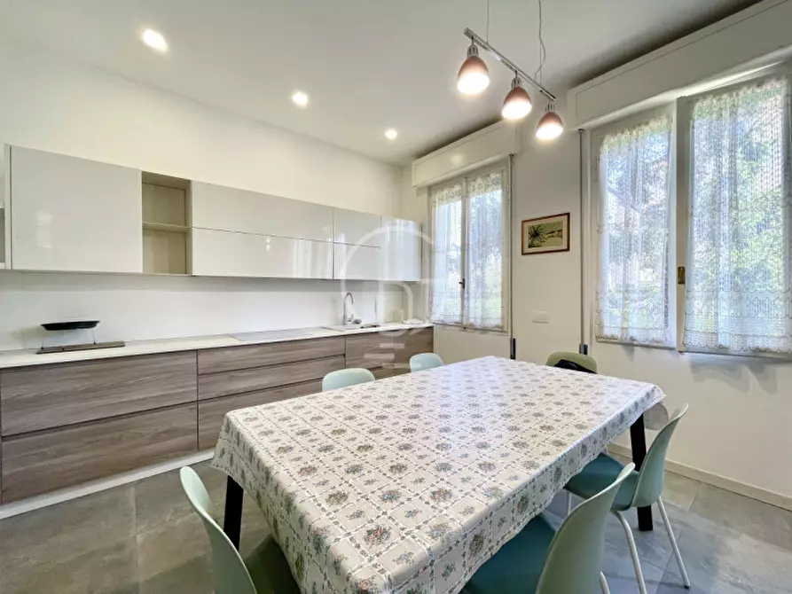 Immagine 8 di Villa in vendita  in Viale Dante Alighieri a Desenzano Del Garda