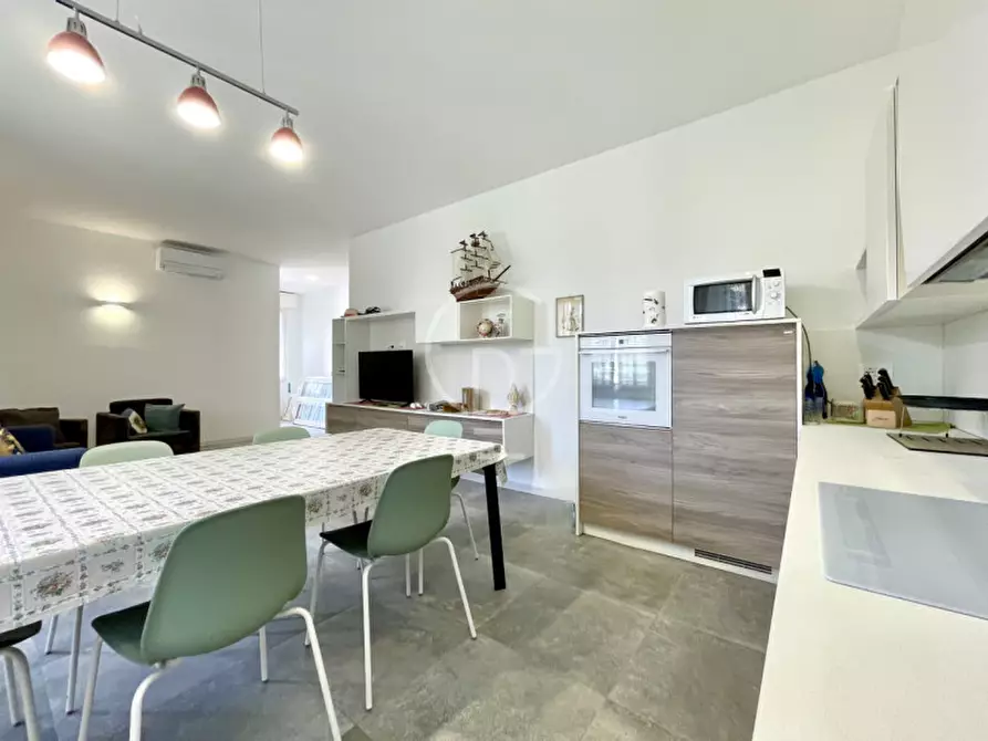 Immagine 9 di Villa in vendita  in Viale Dante Alighieri a Desenzano Del Garda