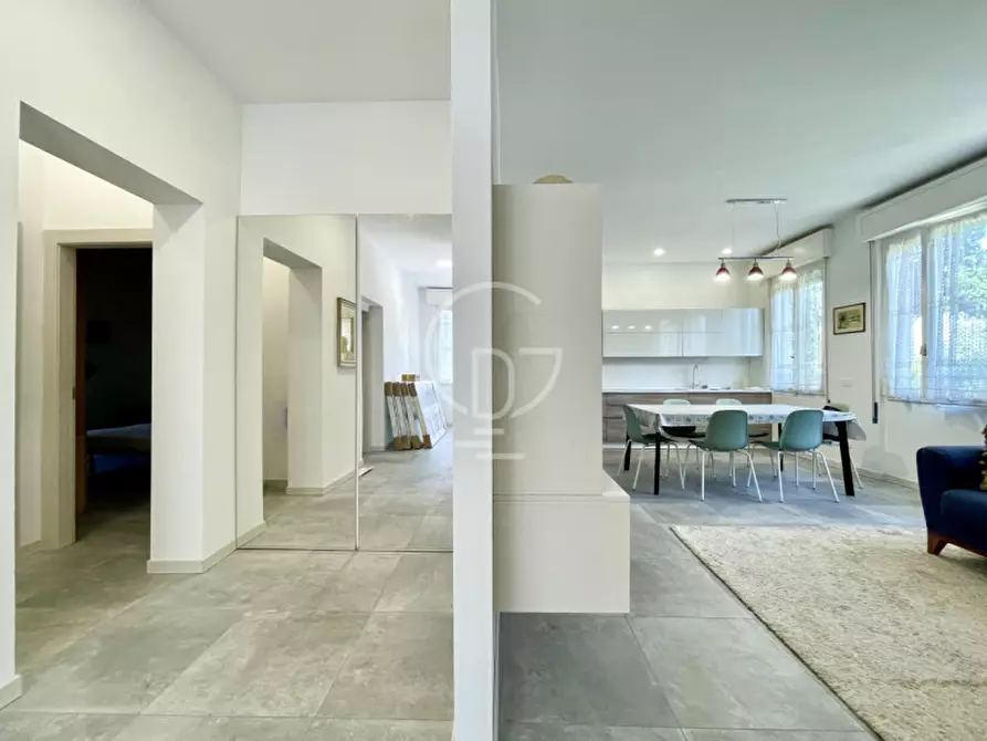 Immagine 11 di Villa in vendita  in Viale Dante Alighieri a Desenzano Del Garda