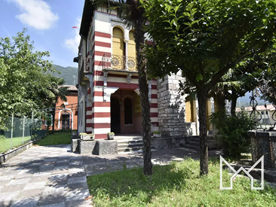 Immagine 1 di Villa in vendita  a Borso Del Grappa
