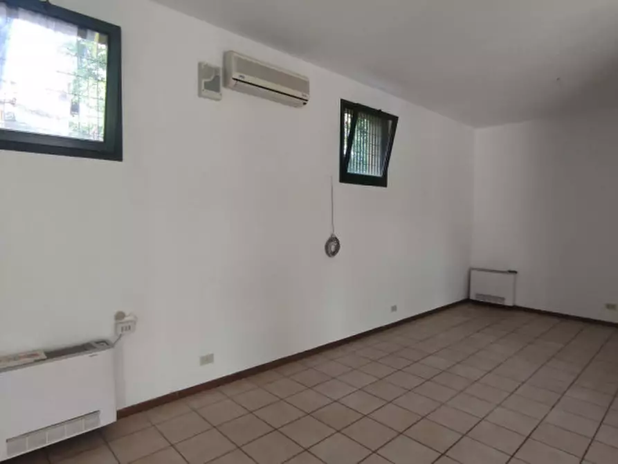 Immagine 6 di Negozio in affitto  in Piazzetta Carlo Cattaneo a Campo San Martino