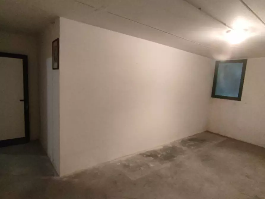 Immagine 14 di Negozio in affitto  in Piazzetta Carlo Cattaneo a Campo San Martino