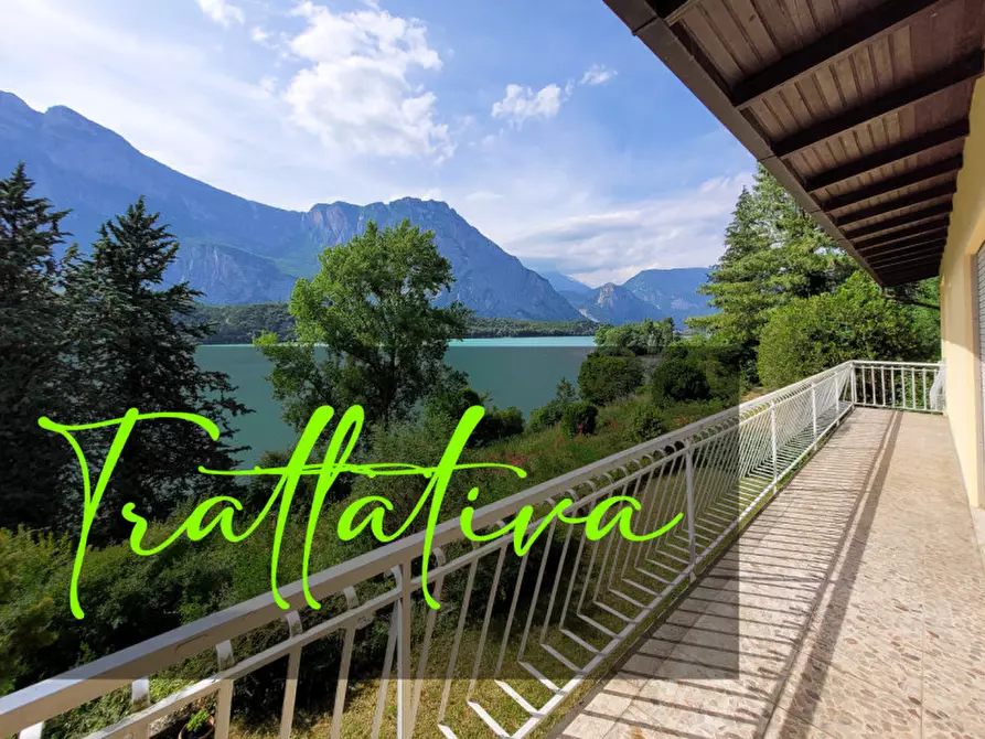 Immagine 1 di Villa in vendita  in via lungolago a Cavedine