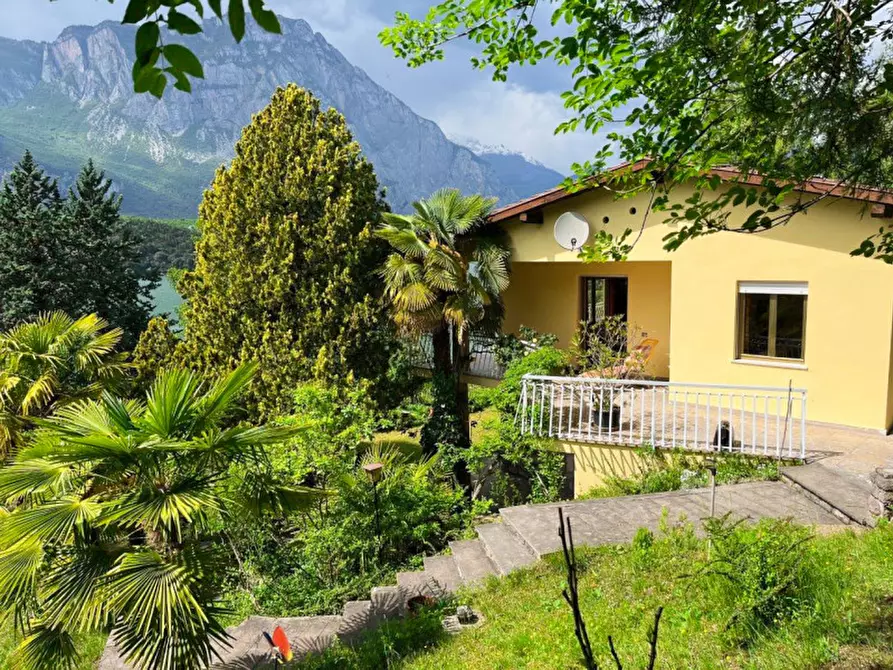 Immagine 2 di Villa in vendita  in via lungolago a Cavedine