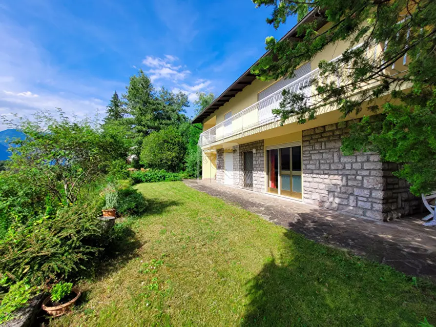 Immagine 3 di Villa in vendita  in via lungolago a Cavedine