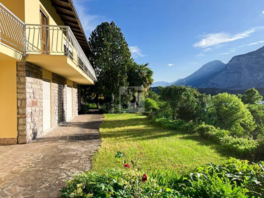 Immagine 9 di Villa in vendita  in via lungolago a Cavedine