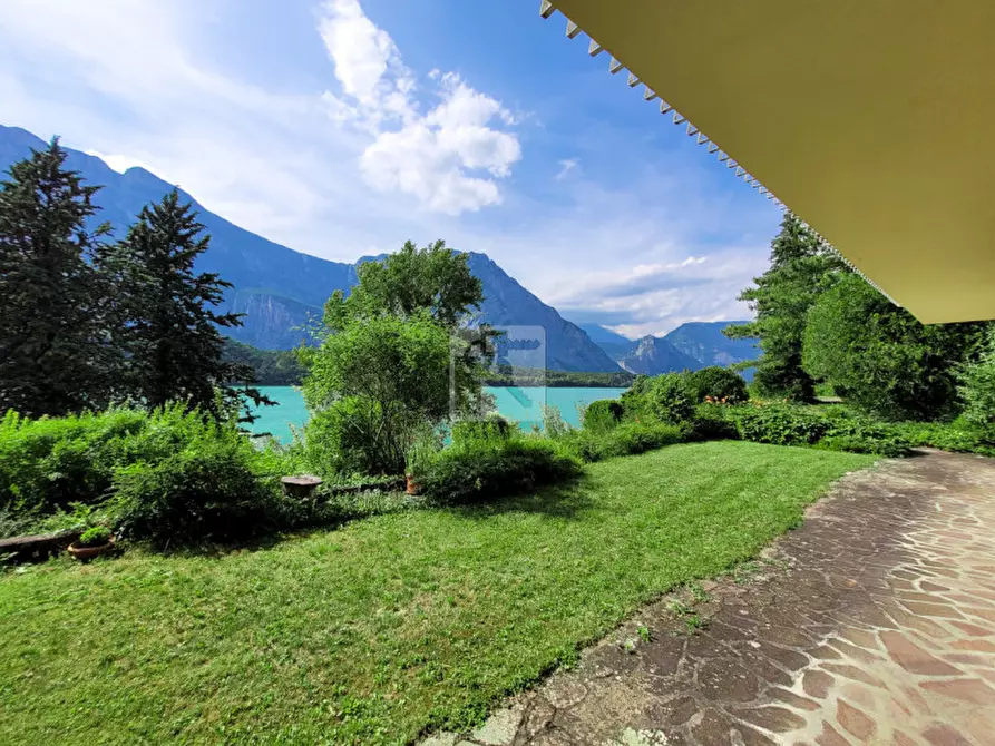Immagine 15 di Villa in vendita  in via lungolago a Cavedine