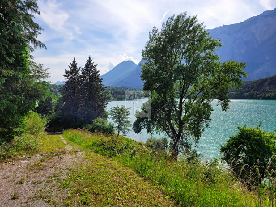 Immagine 16 di Villa in vendita  in via lungolago a Cavedine