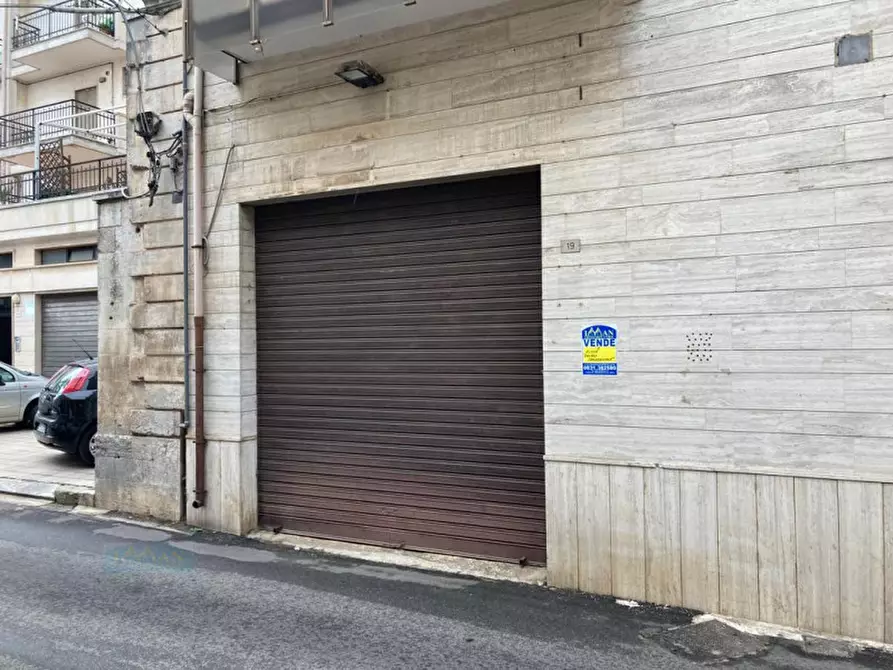 Immagine 1 di Negozio in vendita  in Via Marconi a Ceglie Messapico