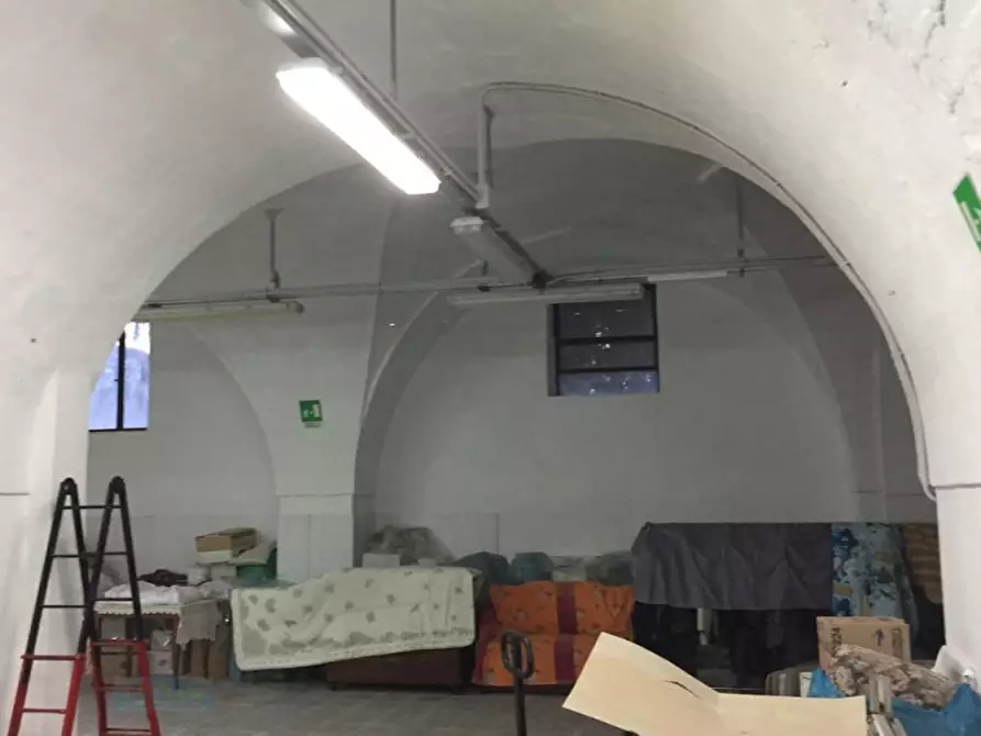 Immagine 2 di Negozio in vendita  in Via Marconi a Ceglie Messapico