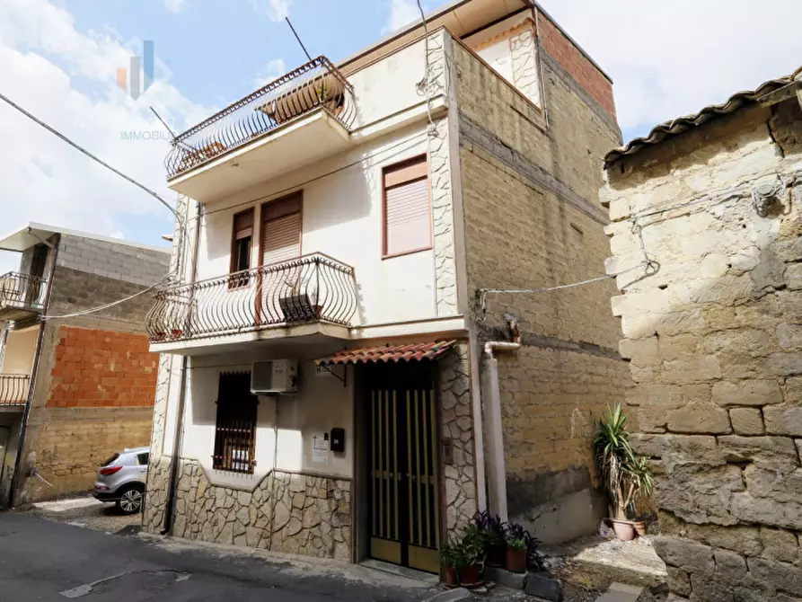 Immagine 1 di Casa indipendente in vendita  in via aquilea n.38 a Palagonia