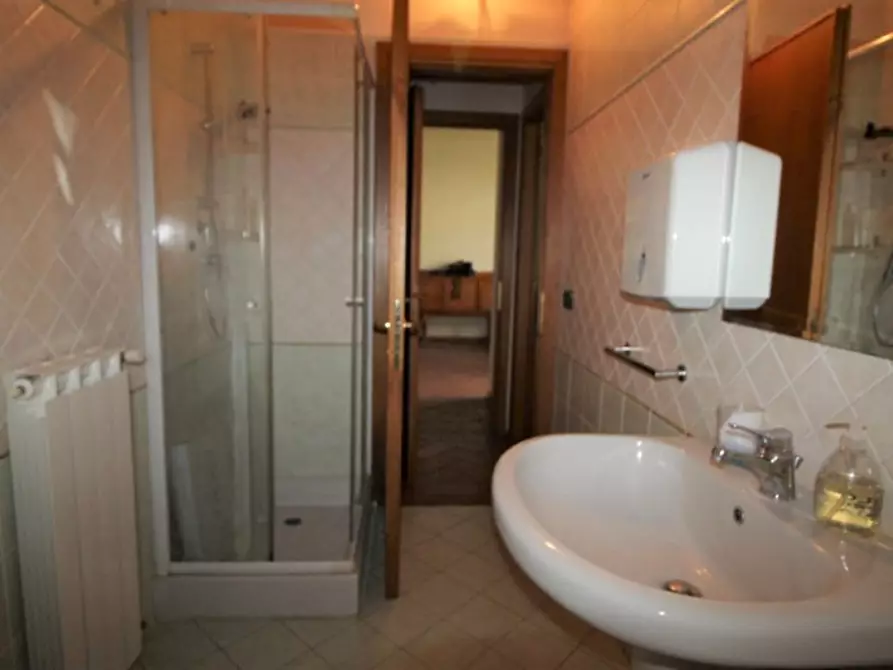 Immagine 21 di Appartamento in vendita  in via po a Montevarchi