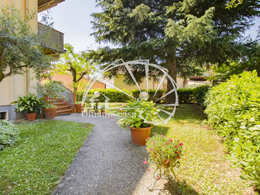Immagine 1 di Appartamento in vendita  in Via di montemurlo a Prato