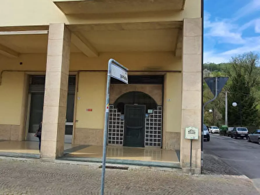 Immagine 3 di Negozio in vendita  in Viale Matteotti 19 a Predappio