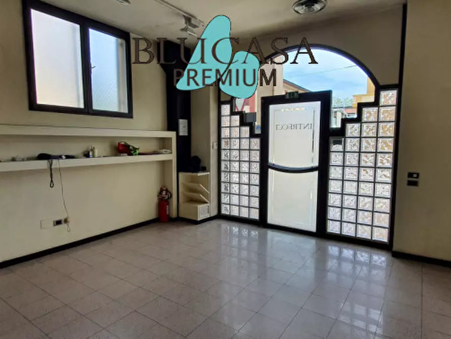 Immagine 5 di Negozio in vendita  in Viale Matteotti 19 a Predappio