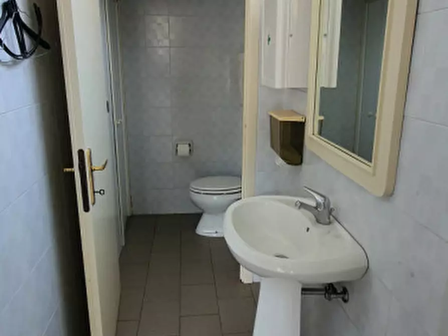 Immagine 8 di Negozio in vendita  in Viale Matteotti 19 a Predappio