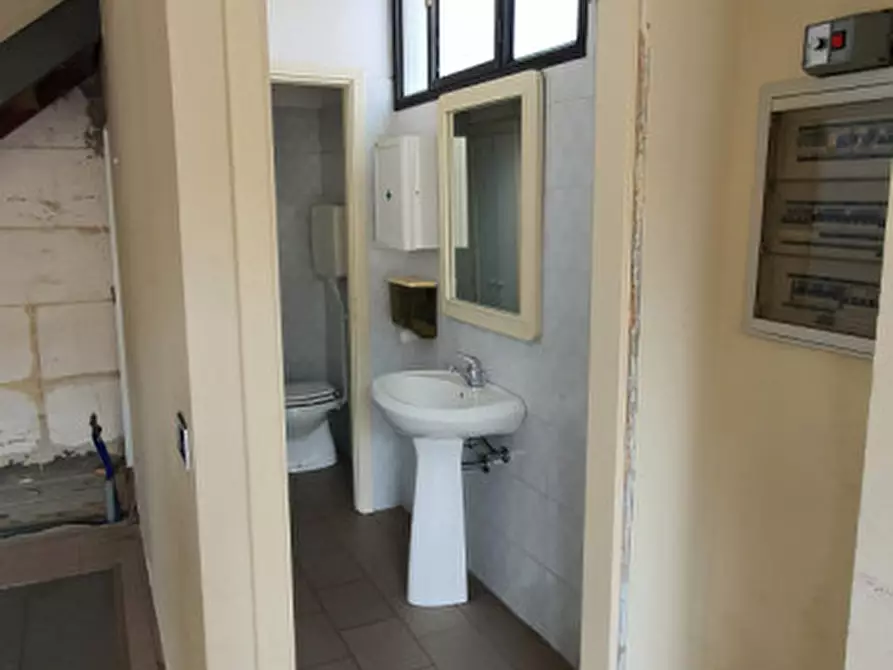 Immagine 9 di Negozio in vendita  in Viale Matteotti 19 a Predappio