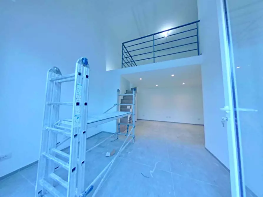 Immagine 5 di Laboratorio in vendita  a Fasano