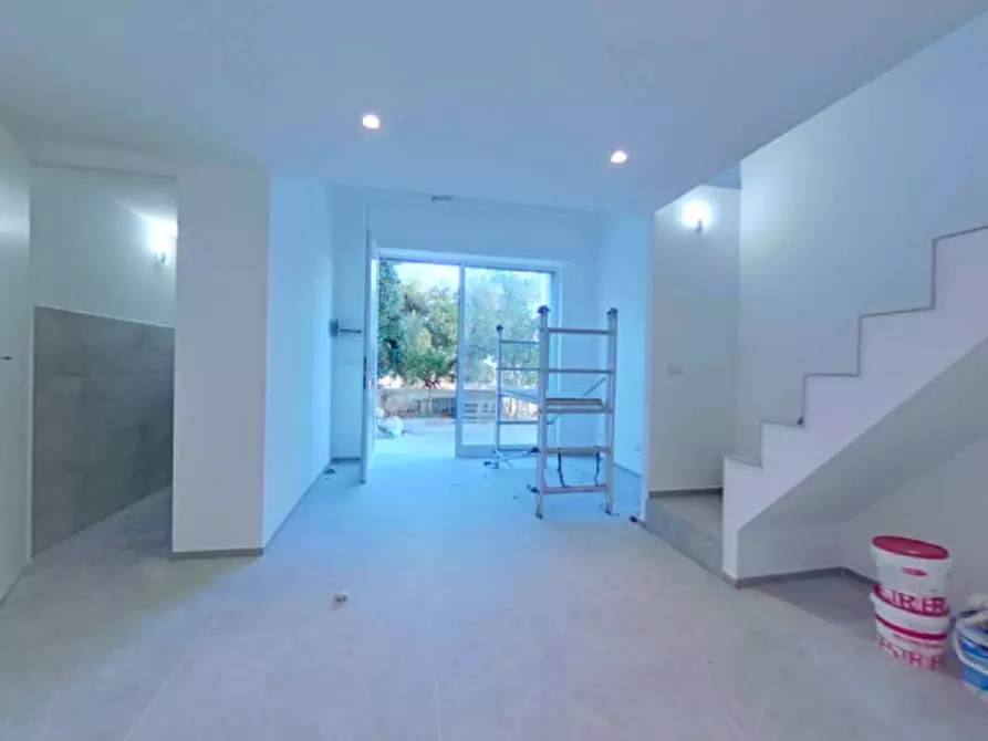 Immagine 9 di Laboratorio in vendita  a Fasano