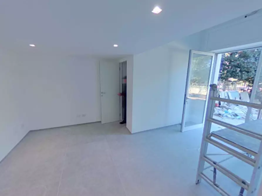 Immagine 12 di Laboratorio in vendita  a Fasano