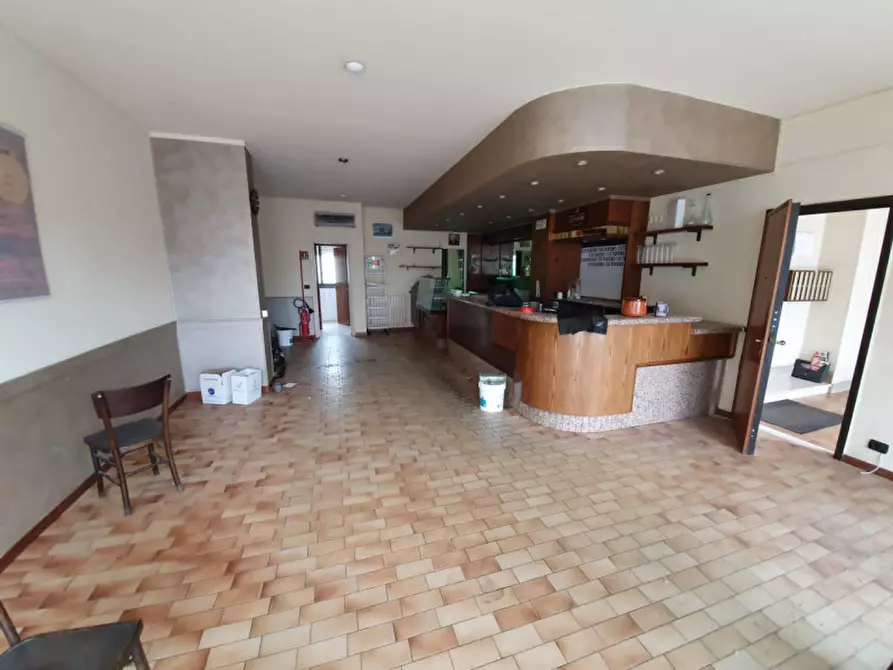 Immagine 1 di Negozio in affitto  in Via Cardinal Massaia 98 a Casale Monferrato