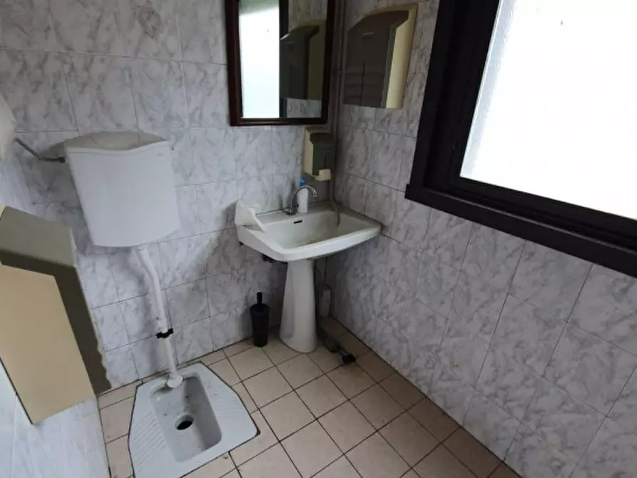 Immagine 7 di Negozio in affitto  in Via Cardinal Massaia 98 a Casale Monferrato