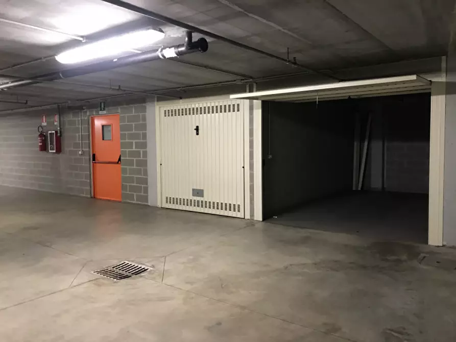 Immagine 6 di Garage in affitto  in Via Carlo Torre, 23 a Milano