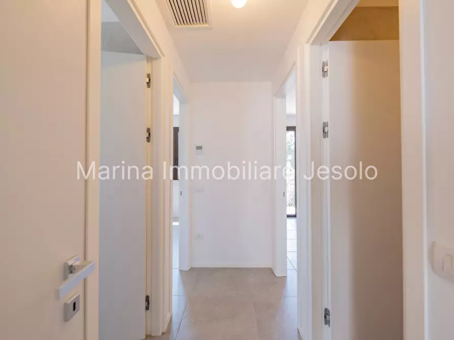 Immagine 11 di Appartamento in vendita  in via buonarroti a Jesolo
