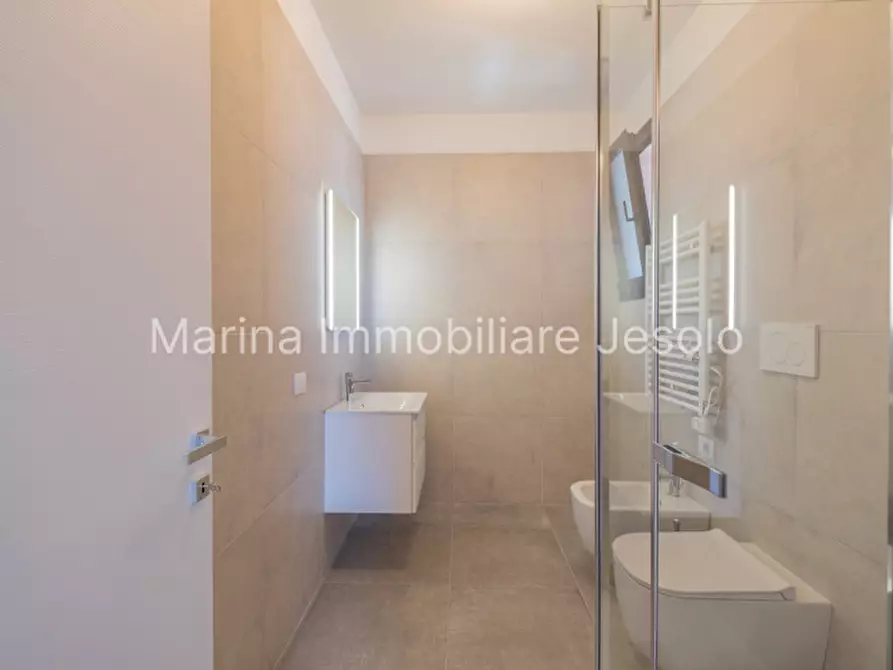 Immagine 15 di Appartamento in vendita  in via buonarroti a Jesolo
