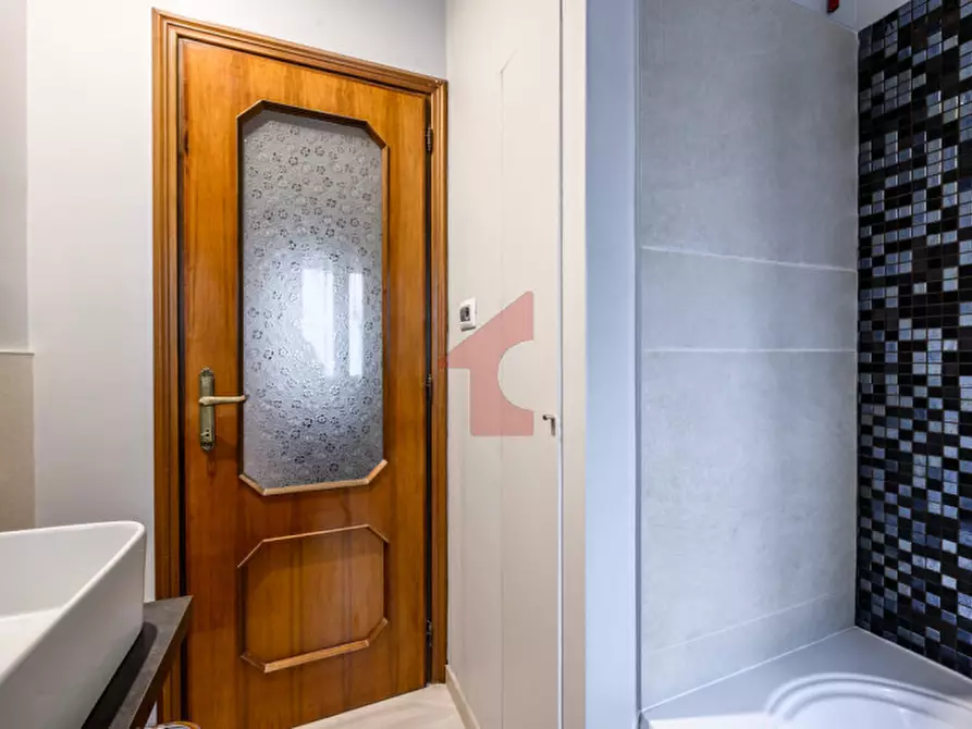 Immagine 33 di Appartamento in vendita  in str battibue 1 a Parma