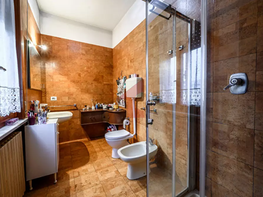 Immagine 45 di Appartamento in vendita  in str battibue 1 a Parma