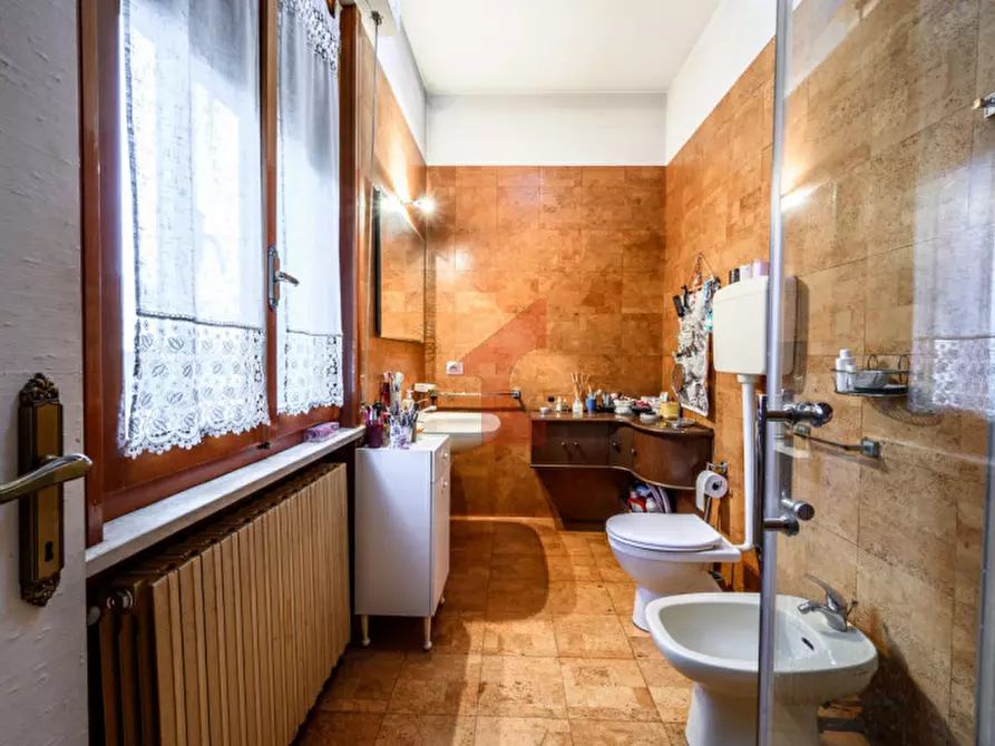 Immagine 46 di Appartamento in vendita  in str battibue 1 a Parma