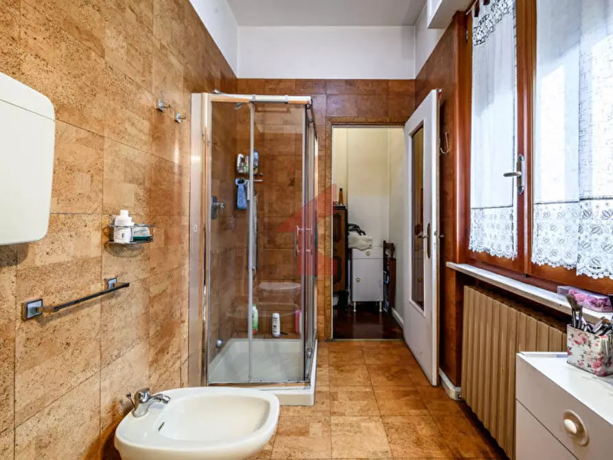 Immagine 47 di Appartamento in vendita  in str battibue 1 a Parma