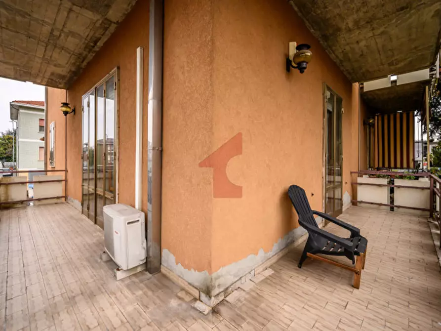 Immagine 50 di Appartamento in vendita  in str battibue 1 a Parma