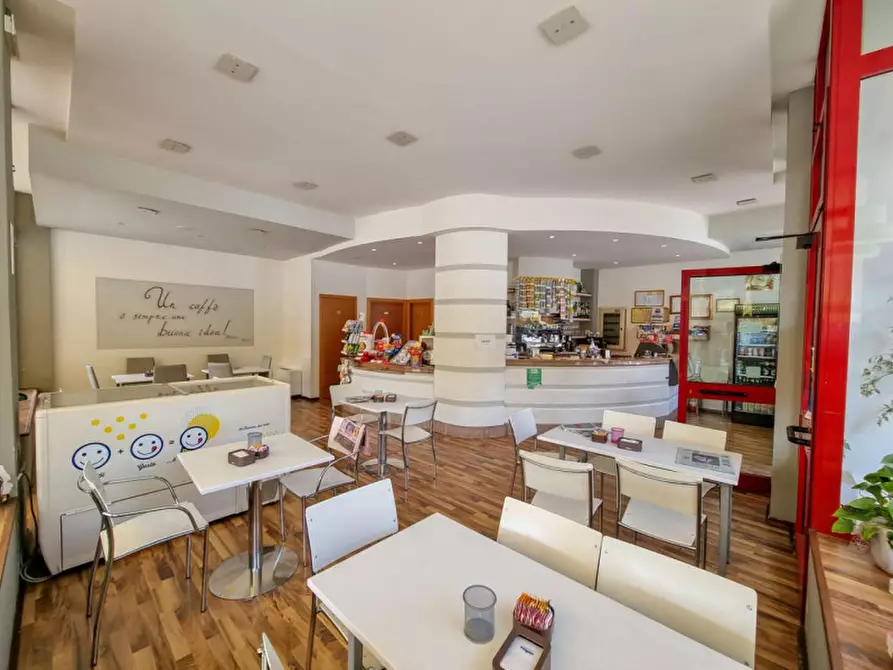 Immagine 2 di Attività commerciale in vendita  in via Mazzini 38B a Urbania