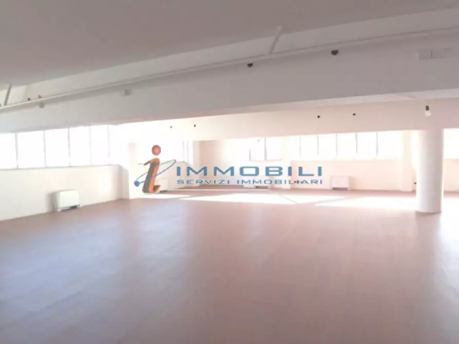 Immagine 2 di Ufficio in affitto  in VIALE CERTOSA a Milano
